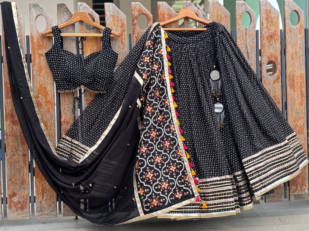 Enara | Black