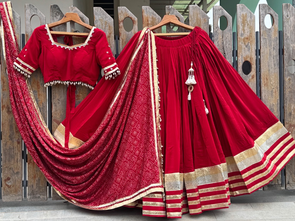 Enara | dark red